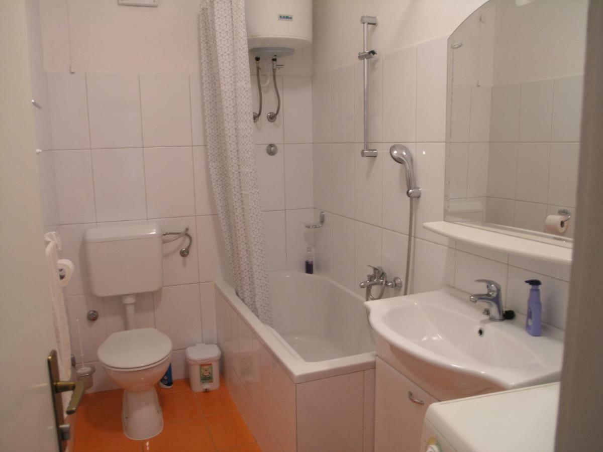 Apartman Hvar 4 *