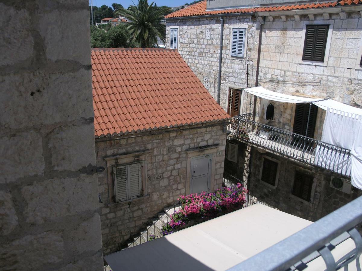 Apartman Hvar 4 *